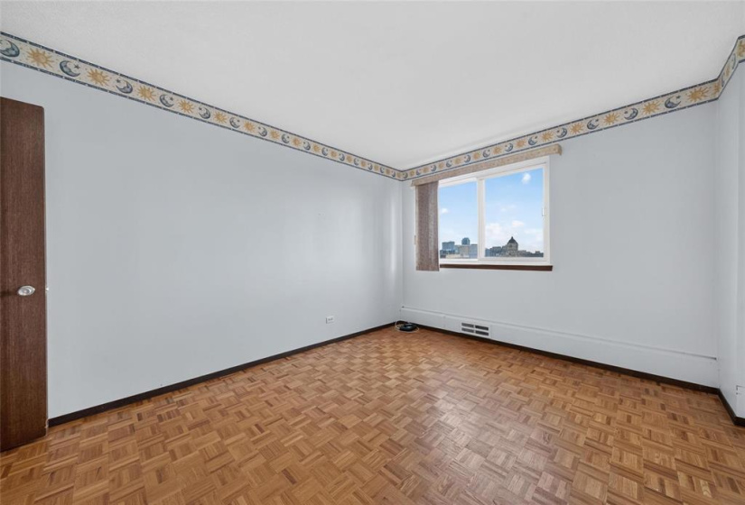 300 Roslyn, 2 Bedrooms Bedrooms, 6 Rooms Rooms,1 BathroomBathrooms,Condominium,For Sale,Roslyn