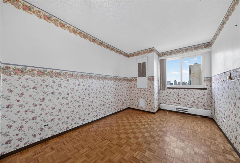 300 Roslyn, 2 Bedrooms Bedrooms, 6 Rooms Rooms,1 BathroomBathrooms,Condominium,For Sale,Roslyn