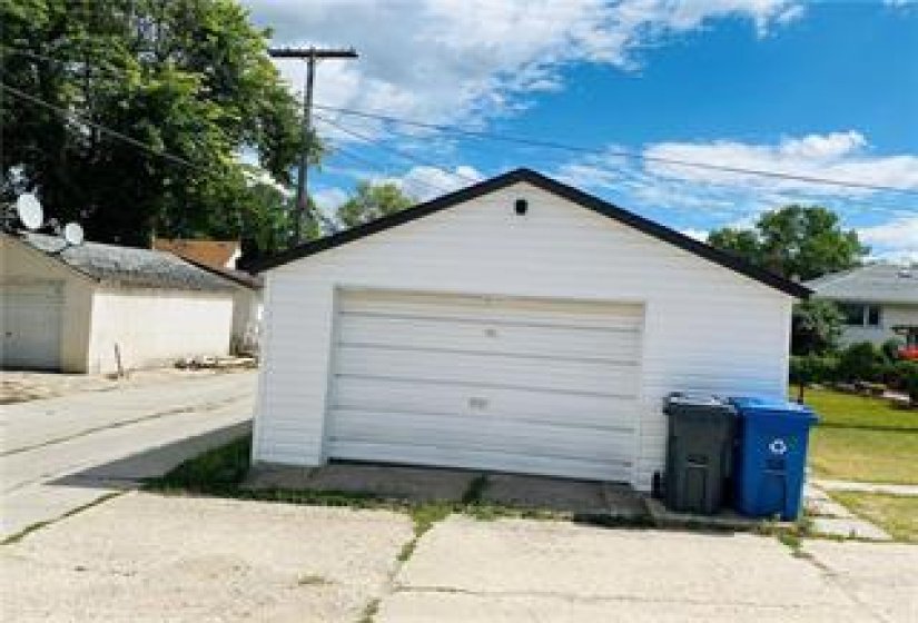 1017 McCalman, 4 Bedrooms Bedrooms, 9 Rooms Rooms,2 BathroomsBathrooms,Residential,For Sale,McCalman
