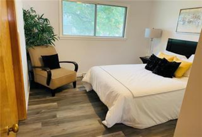 1017 McCalman, 4 Bedrooms Bedrooms, 9 Rooms Rooms,2 BathroomsBathrooms,Residential,For Sale,McCalman