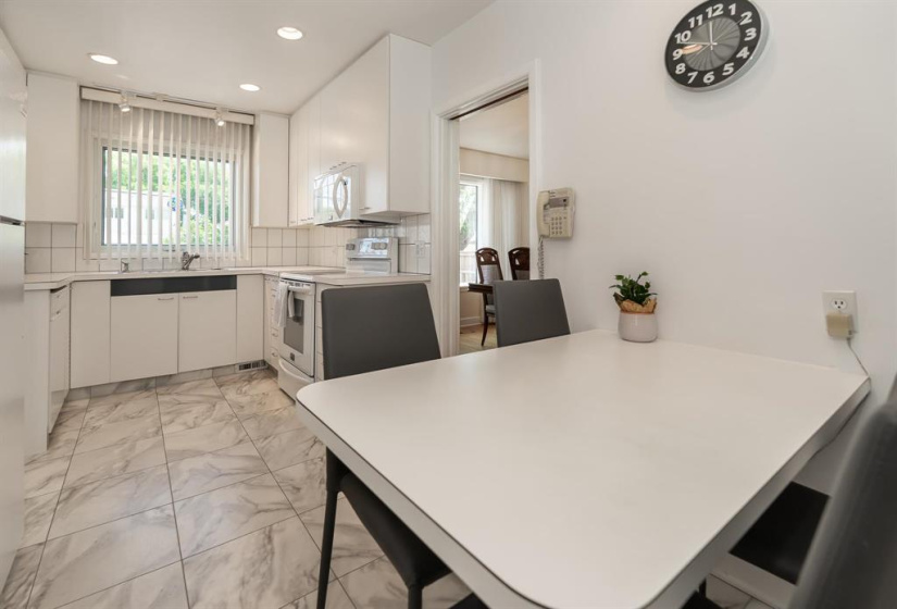 824 Elm, 3 Bedrooms Bedrooms, 10 Rooms Rooms,2 BathroomsBathrooms,Residential,For Sale,Elm