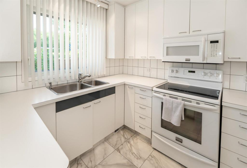 824 Elm, 3 Bedrooms Bedrooms, 10 Rooms Rooms,2 BathroomsBathrooms,Residential,For Sale,Elm