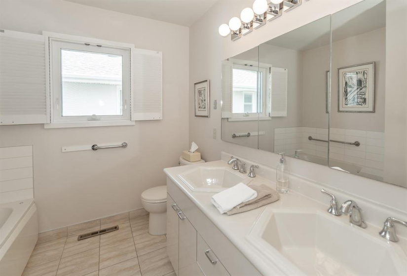 824 Elm, 3 Bedrooms Bedrooms, 10 Rooms Rooms,2 BathroomsBathrooms,Residential,For Sale,Elm