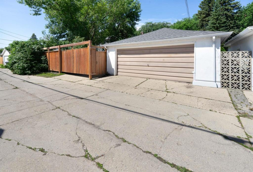 824 Elm, 3 Bedrooms Bedrooms, 10 Rooms Rooms,2 BathroomsBathrooms,Residential,For Sale,Elm