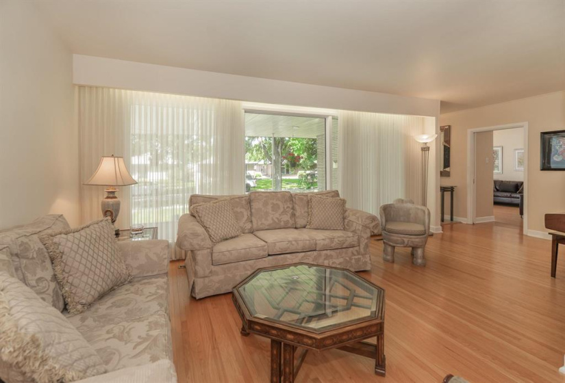 824 Elm, 3 Bedrooms Bedrooms, 10 Rooms Rooms,2 BathroomsBathrooms,Residential,For Sale,Elm