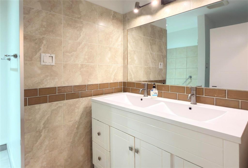 149 Thatcher, 7 Bedrooms Bedrooms, 16 Rooms Rooms,3 BathroomsBathrooms,Residential,For Sale,Thatcher