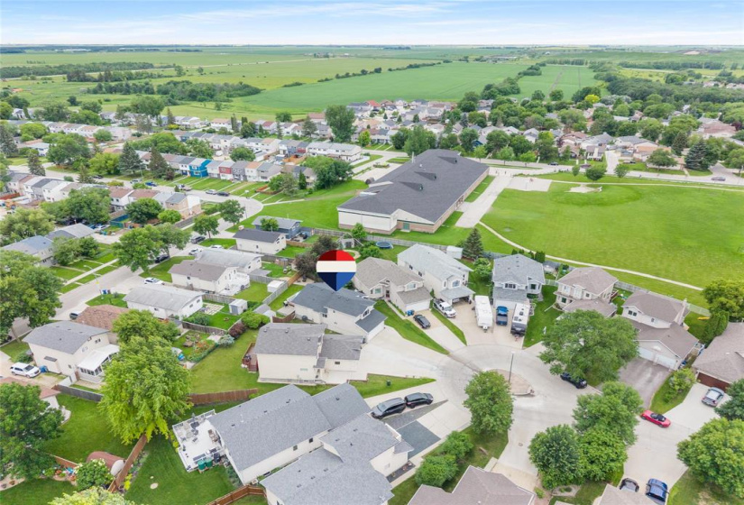 Great location, close to La Barrier Crossing School