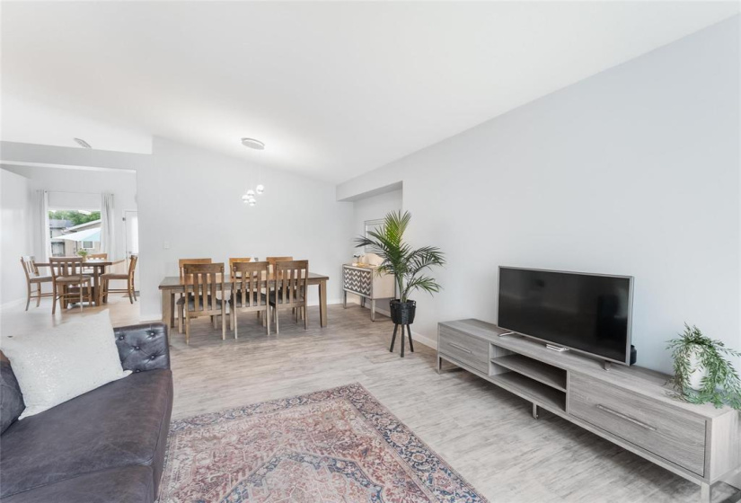 Living room to dinig room