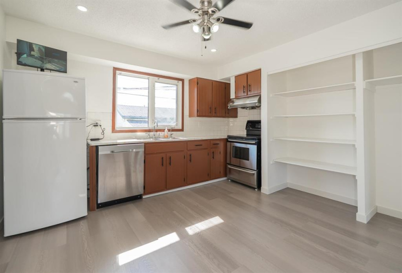 51 Huber, 3 Bedrooms Bedrooms, 11 Rooms Rooms,2 BathroomsBathrooms,Residential,For Sale,Huber