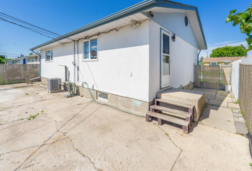 51 Huber, 3 Bedrooms Bedrooms, 11 Rooms Rooms,2 BathroomsBathrooms,Residential,For Sale,Huber