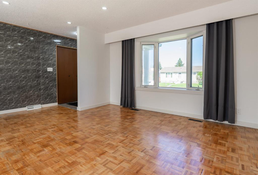 51 Huber, 3 Bedrooms Bedrooms, 11 Rooms Rooms,2 BathroomsBathrooms,Residential,For Sale,Huber