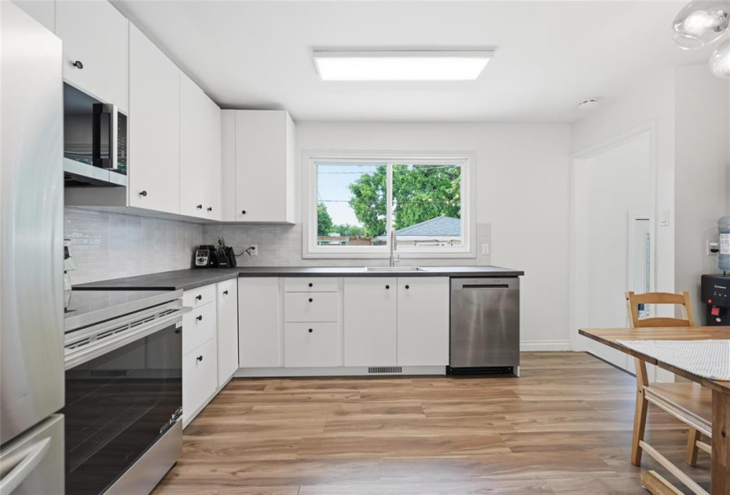 796 Stewart, 4 Bedrooms Bedrooms, 9 Rooms Rooms,2 BathroomsBathrooms,Residential,For Sale,Stewart