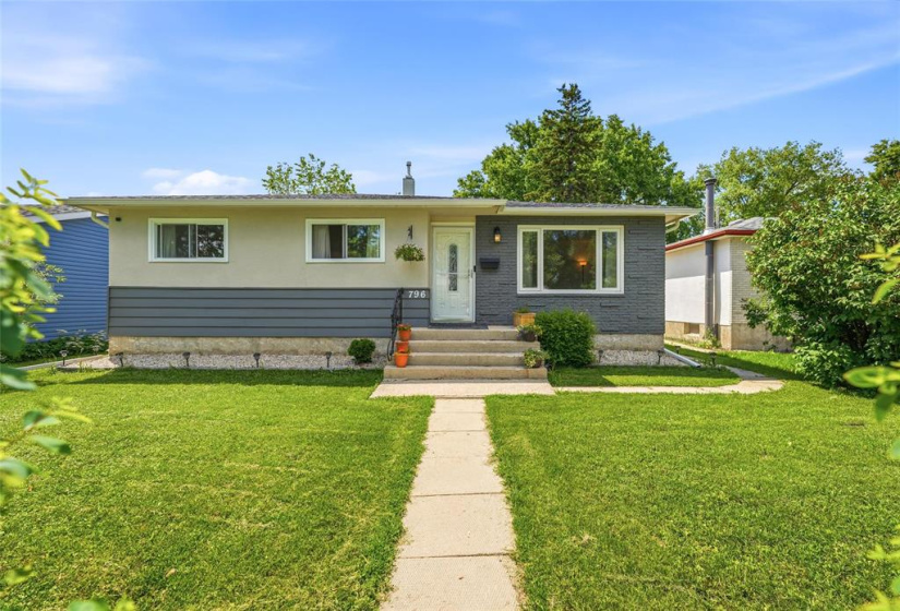 796 Stewart, 4 Bedrooms Bedrooms, 9 Rooms Rooms,2 BathroomsBathrooms,Residential,For Sale,Stewart