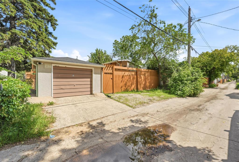 796 Stewart, 4 Bedrooms Bedrooms, 9 Rooms Rooms,2 BathroomsBathrooms,Residential,For Sale,Stewart