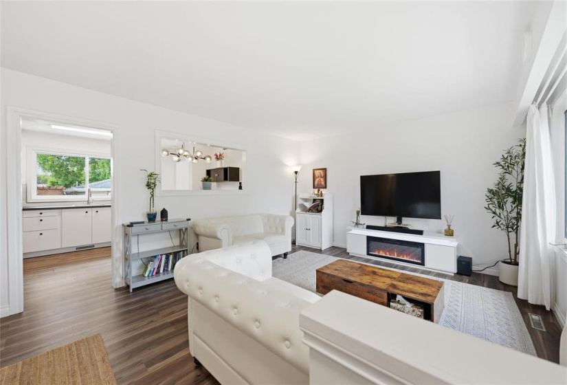 796 Stewart, 4 Bedrooms Bedrooms, 9 Rooms Rooms,2 BathroomsBathrooms,Residential,For Sale,Stewart