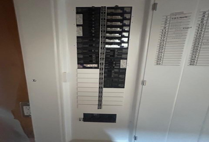 195 Thunder, 4 Bedrooms Bedrooms, 9 Rooms Rooms,1 BathroomBathrooms,Residential,For Sale,Thunder