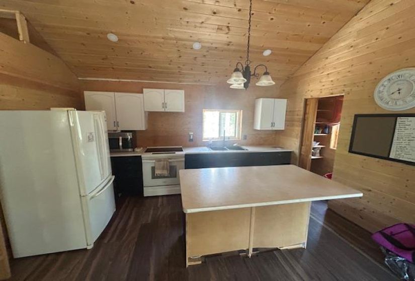 195 Thunder, 4 Bedrooms Bedrooms, 9 Rooms Rooms,1 BathroomBathrooms,Residential,For Sale,Thunder