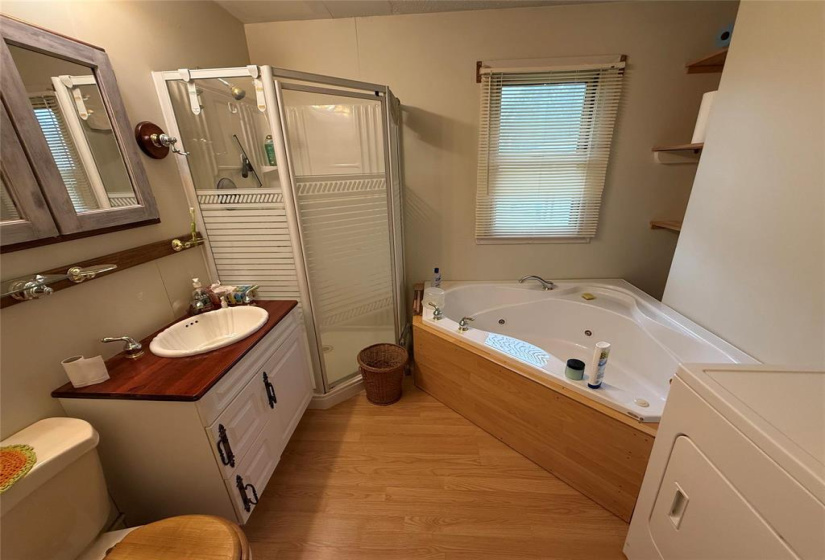 523 St Charles, 2 Bedrooms Bedrooms, 6 Rooms Rooms,1 BathroomBathrooms,Residential,For Sale,St Charles
