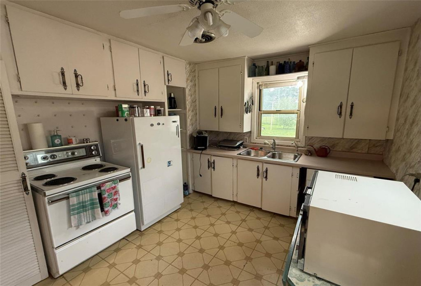 523 St Charles, 2 Bedrooms Bedrooms, 6 Rooms Rooms,1 BathroomBathrooms,Residential,For Sale,St Charles