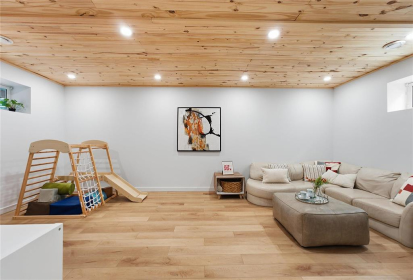 23 Big Bluestem, 3 Bedrooms Bedrooms, 11 Rooms Rooms,2 BathroomsBathrooms,Residential,For Sale,Big Bluestem