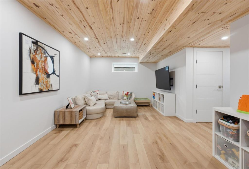 23 Big Bluestem, 3 Bedrooms Bedrooms, 11 Rooms Rooms,2 BathroomsBathrooms,Residential,For Sale,Big Bluestem