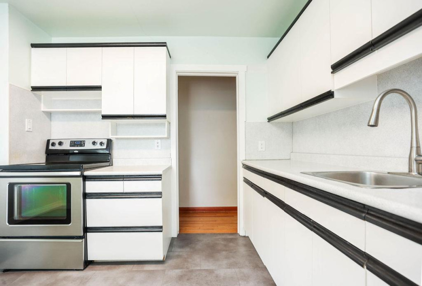 435 Lyle, 3 Bedrooms Bedrooms, 9 Rooms Rooms,1 BathroomBathrooms,Residential,For Sale,Lyle