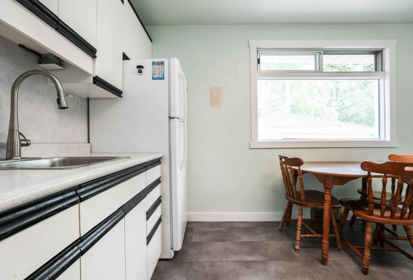 435 Lyle, 3 Bedrooms Bedrooms, 9 Rooms Rooms,1 BathroomBathrooms,Residential,For Sale,Lyle