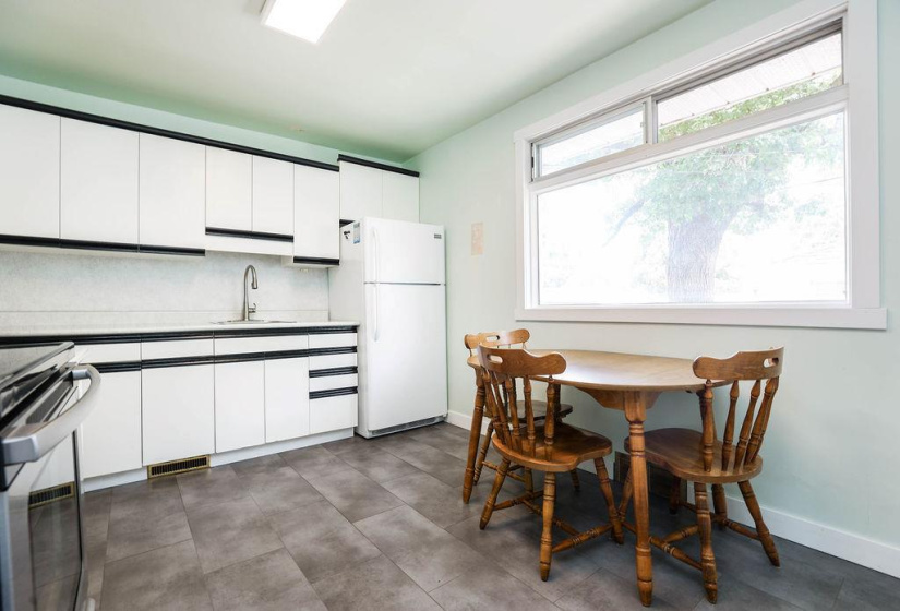 435 Lyle, 3 Bedrooms Bedrooms, 9 Rooms Rooms,1 BathroomBathrooms,Residential,For Sale,Lyle