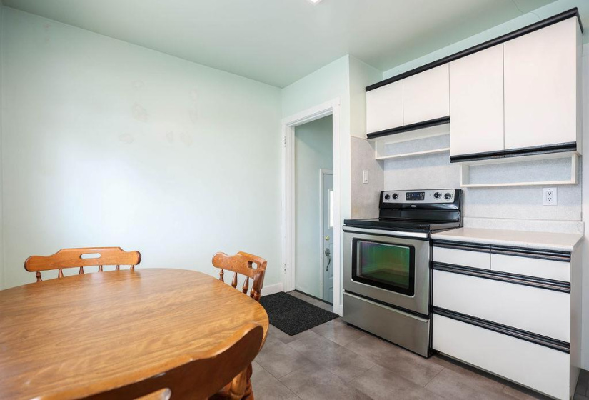 435 Lyle, 3 Bedrooms Bedrooms, 9 Rooms Rooms,1 BathroomBathrooms,Residential,For Sale,Lyle