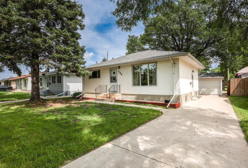 435 Lyle, 3 Bedrooms Bedrooms, 9 Rooms Rooms,1 BathroomBathrooms,Residential,For Sale,Lyle