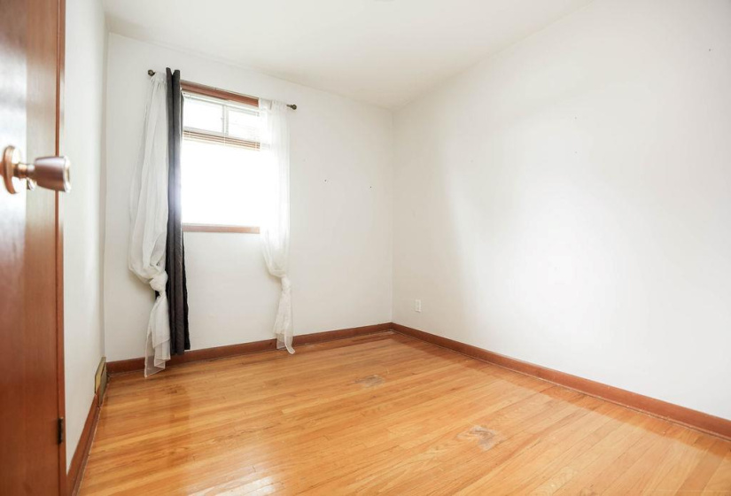 435 Lyle, 3 Bedrooms Bedrooms, 9 Rooms Rooms,1 BathroomBathrooms,Residential,For Sale,Lyle
