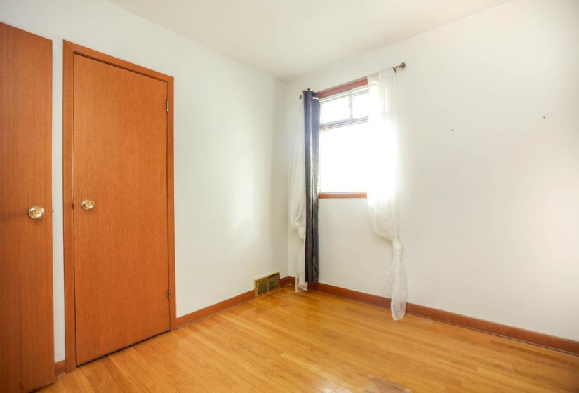 435 Lyle, 3 Bedrooms Bedrooms, 9 Rooms Rooms,1 BathroomBathrooms,Residential,For Sale,Lyle