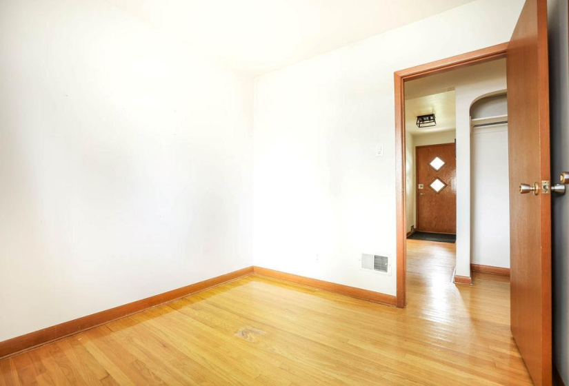 435 Lyle, 3 Bedrooms Bedrooms, 9 Rooms Rooms,1 BathroomBathrooms,Residential,For Sale,Lyle
