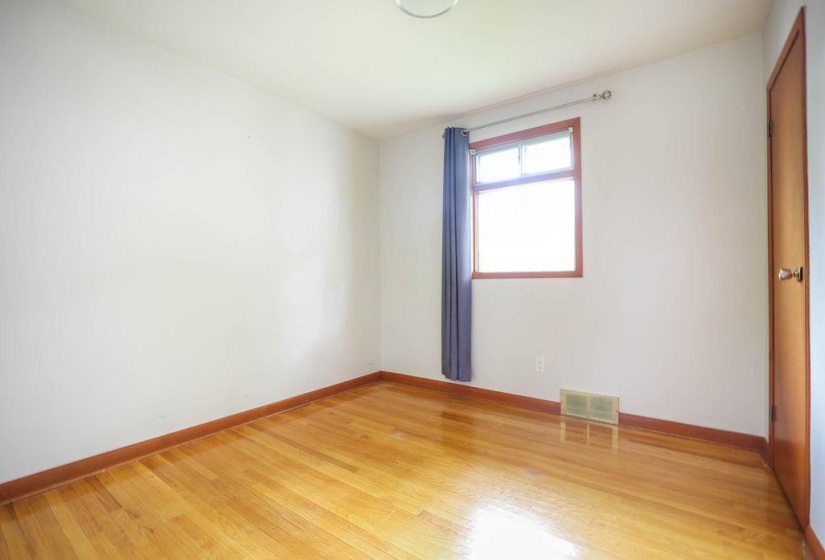 435 Lyle, 3 Bedrooms Bedrooms, 9 Rooms Rooms,1 BathroomBathrooms,Residential,For Sale,Lyle