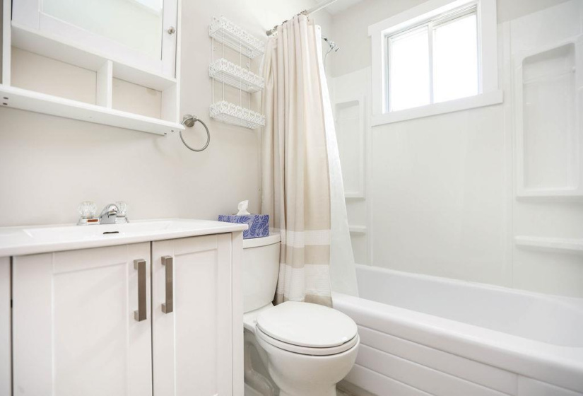 435 Lyle, 3 Bedrooms Bedrooms, 9 Rooms Rooms,1 BathroomBathrooms,Residential,For Sale,Lyle