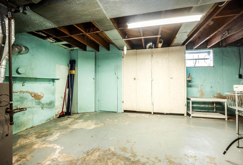 435 Lyle, 3 Bedrooms Bedrooms, 9 Rooms Rooms,1 BathroomBathrooms,Residential,For Sale,Lyle
