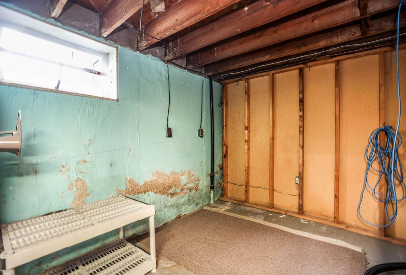 435 Lyle, 3 Bedrooms Bedrooms, 9 Rooms Rooms,1 BathroomBathrooms,Residential,For Sale,Lyle