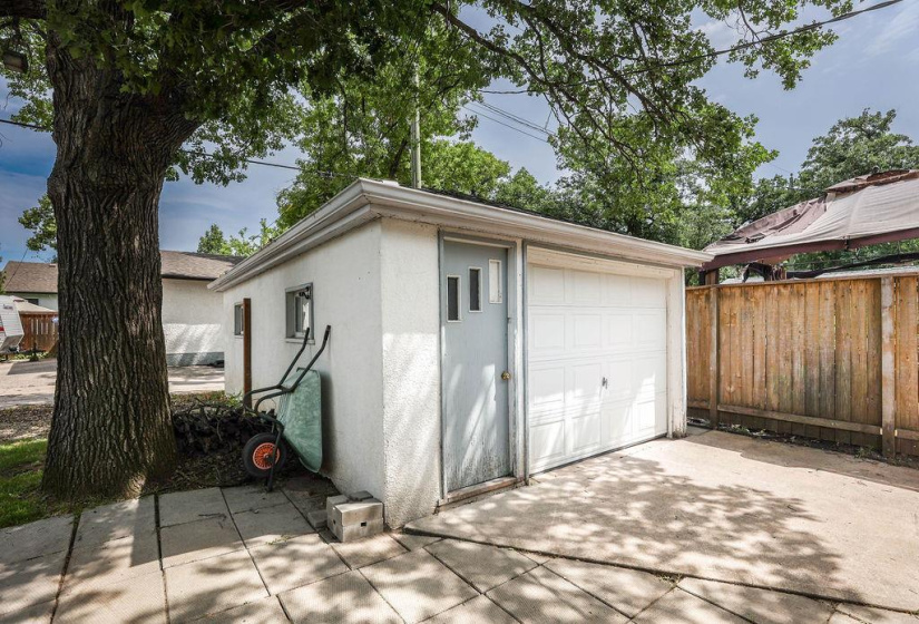 435 Lyle, 3 Bedrooms Bedrooms, 9 Rooms Rooms,1 BathroomBathrooms,Residential,For Sale,Lyle