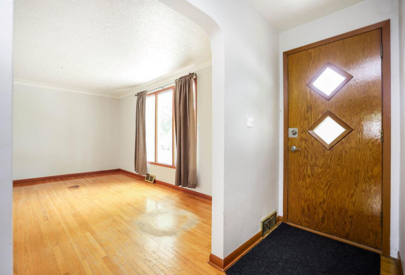 435 Lyle, 3 Bedrooms Bedrooms, 9 Rooms Rooms,1 BathroomBathrooms,Residential,For Sale,Lyle