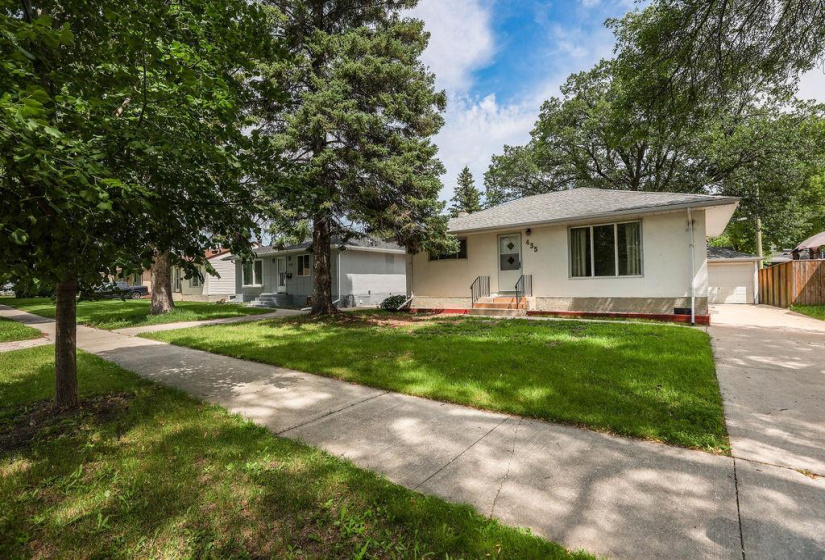 435 Lyle, 3 Bedrooms Bedrooms, 9 Rooms Rooms,1 BathroomBathrooms,Residential,For Sale,Lyle