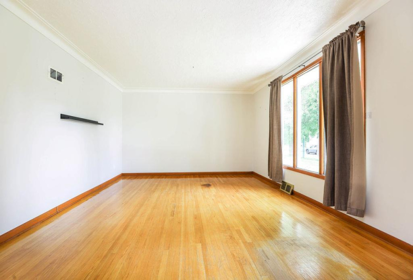435 Lyle, 3 Bedrooms Bedrooms, 9 Rooms Rooms,1 BathroomBathrooms,Residential,For Sale,Lyle