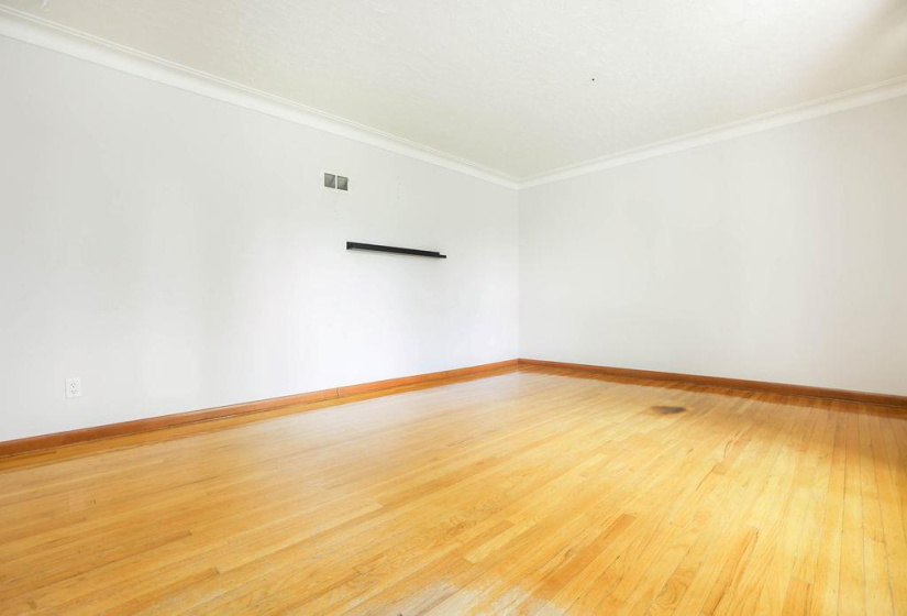 435 Lyle, 3 Bedrooms Bedrooms, 9 Rooms Rooms,1 BathroomBathrooms,Residential,For Sale,Lyle