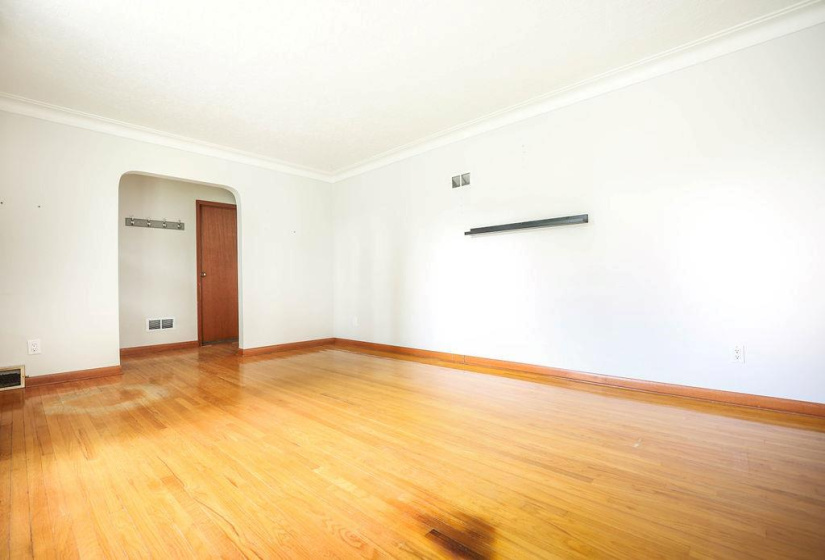 435 Lyle, 3 Bedrooms Bedrooms, 9 Rooms Rooms,1 BathroomBathrooms,Residential,For Sale,Lyle