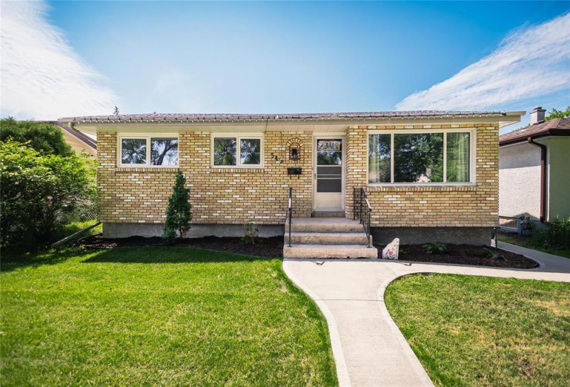 542 Rosseau, 3 Bedrooms Bedrooms, 8 Rooms Rooms,1 BathroomBathrooms,Residential,For Sale,Rosseau