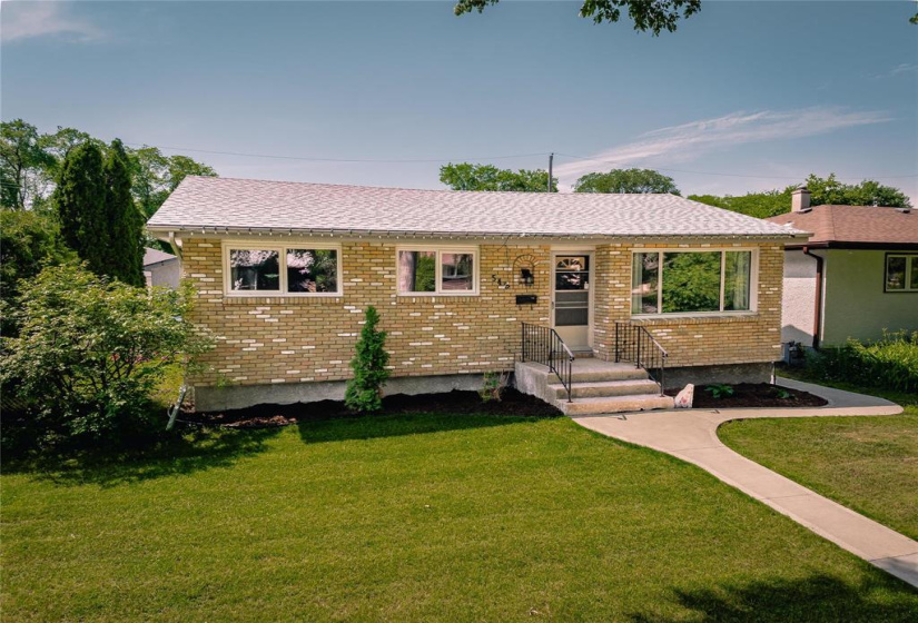 542 Rosseau, 3 Bedrooms Bedrooms, 8 Rooms Rooms,1 BathroomBathrooms,Residential,For Sale,Rosseau