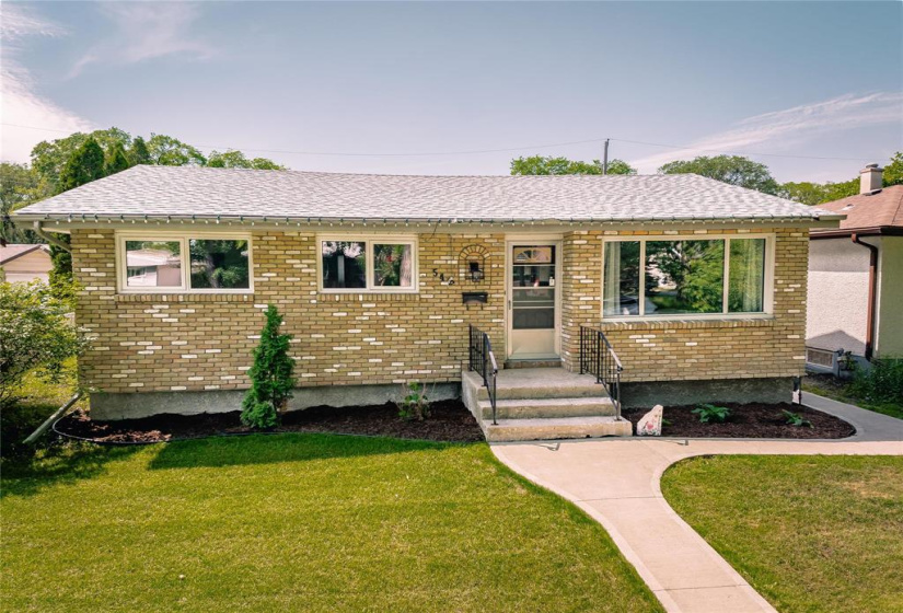 542 Rosseau, 3 Bedrooms Bedrooms, 8 Rooms Rooms,1 BathroomBathrooms,Residential,For Sale,Rosseau
