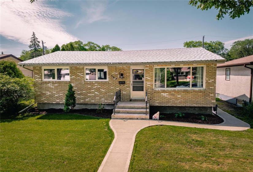 542 Rosseau, 3 Bedrooms Bedrooms, 8 Rooms Rooms,1 BathroomBathrooms,Residential,For Sale,Rosseau