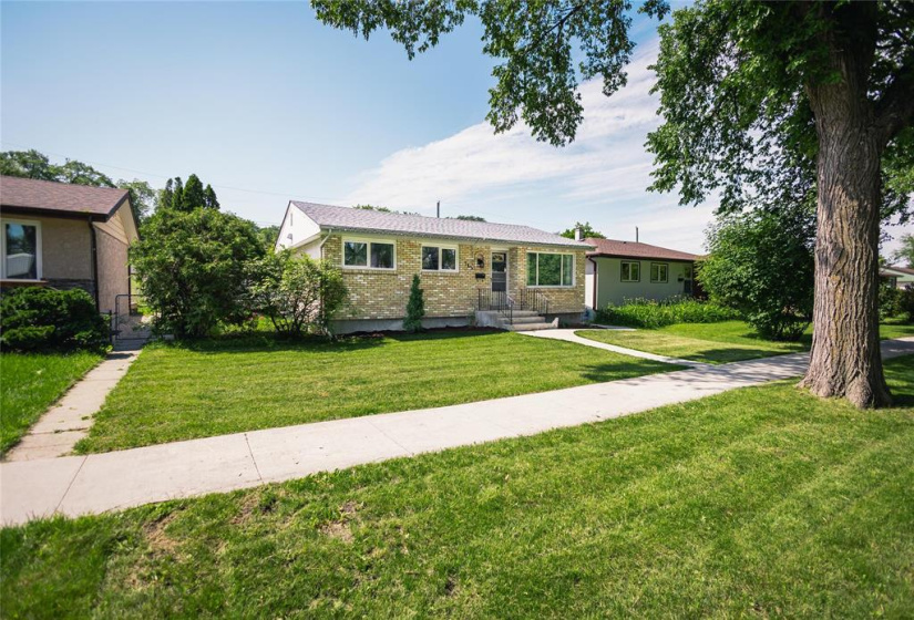 542 Rosseau, 3 Bedrooms Bedrooms, 8 Rooms Rooms,1 BathroomBathrooms,Residential,For Sale,Rosseau