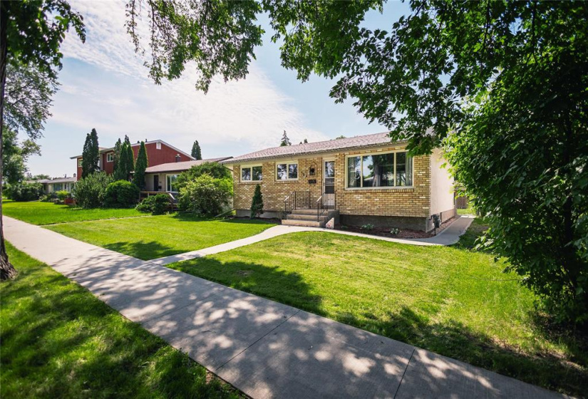 542 Rosseau, 3 Bedrooms Bedrooms, 8 Rooms Rooms,1 BathroomBathrooms,Residential,For Sale,Rosseau