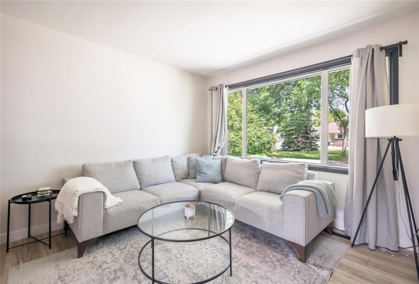 542 Rosseau, 3 Bedrooms Bedrooms, 8 Rooms Rooms,1 BathroomBathrooms,Residential,For Sale,Rosseau